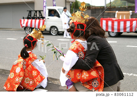 祭りの風景　お稚児（ちご）さん 83061112