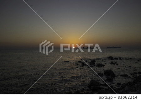 《長崎県 大野浜海浜公園》大野浜海浜公園からの夕景と小角力と大角力、母子島 《長崎県 大野浜海浜公園》大野浜海浜公園からの夕景と小角力と大角力、母子島 83062214