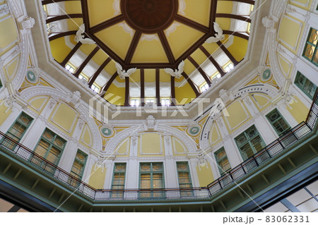 東京駅ドーム天井 東京都千代田区丸の内 赤レンガ造りのレトロモダンな建物ターミナル駅 干支のレリーフ 東京駅ドーム天井 東京都千代田区丸の内 赤レンガ造りのレトロモダンな建物ターミナル駅 干支のレリーフ 83062331