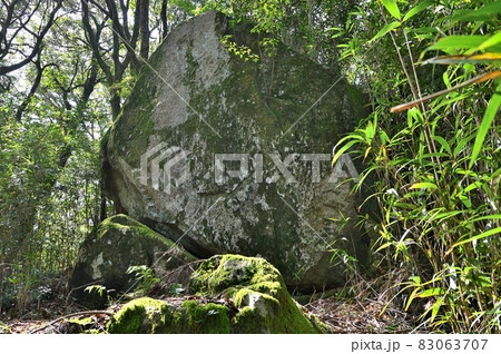 宝満山登山「中宮跡にある梵字の刻まれた巨岩」 宝満山登山「中宮跡にある梵字の刻まれた巨岩」 83063707