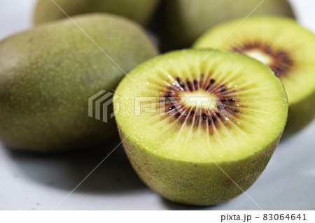 レインボーレッド（キウイ）：赤色が特徴の新品種、日本産 83064641