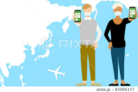 海外旅行のためにワクチンパスポートを勧める男女、白人男性と黒人女性 83066157