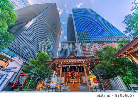 日本の東京都市景観 日本橋室町・ビルの谷間の福徳神社などを望む 日本の東京都市景観 日本橋室町・ビルの谷間の福徳神社などを望む 83066657