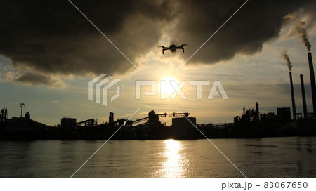 SDGs地球と未来！山口県周南コンビナートえんとつ町の観光地 ！瀬戸内海とコンビナート  83067650