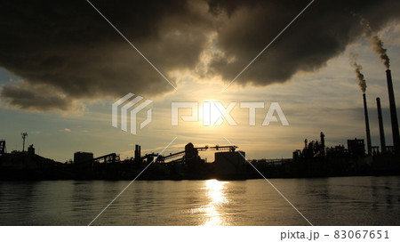 SDGs地球と未来！山口県周南コンビナートえんとつ町の観光地 ！瀬戸内海とコンビナート  83067651