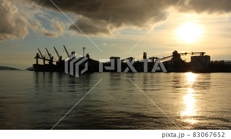 SDGs地球と未来!山口県周南コンビナートえんとつ町の観光地 !瀬戸内海とコンビナート SDGs地球と未来!山口県周南コンビナートえんとつ町の観光地 !瀬戸内海とコンビナート 83067652