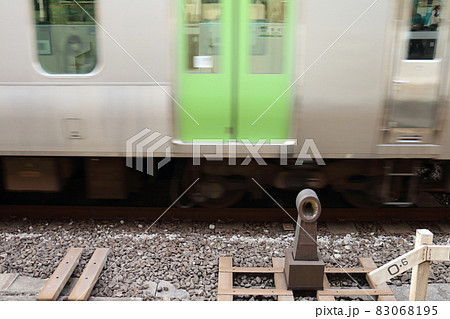 東京都千代田区　東京駅　4番線と5番線の山手線の間ゼロキロポスト　1969年に東京駅開業55周年記念 83068195