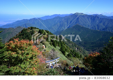 西日本最高峰の四国の霊山「石鎚山、夜明し峠」の秋 83068632