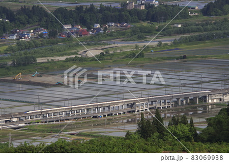 南魚沼を行く、上越新幹線E7系(とき号) 南魚沼を行く、上越新幹線E7系(とき号) 83069938