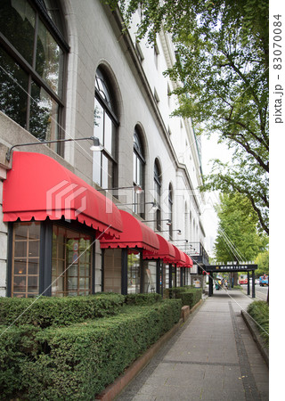 曇り空の横浜みなとみらい 83070084