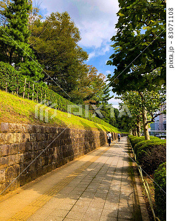 東京・青山の赤坂御所と青山通り 83071108