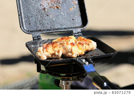 ホットサンドメーカーで焼く鶏モモ焼き鳥 ホットサンドメーカーで焼く鶏モモ焼き鳥 83071279