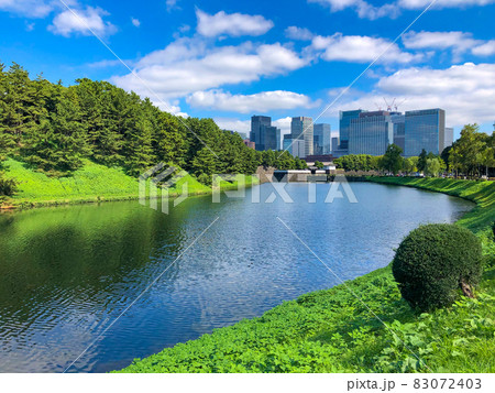 東京・江戸城(皇居)半蔵濠から桜田門 東京・江戸城(皇居)半蔵濠から桜田門 83072403