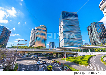 日本の東京都市景観 赤坂見附陸橋や東京ガーデンテラス紀尾井町などを望む 日本の東京都市景観 赤坂見附陸橋や東京ガーデンテラス紀尾井町などを望む 83072422