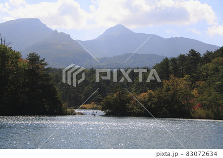 五色沼湖沼群:秋の毘沙門沼にて 五色沼湖沼群:秋の毘沙門沼にて 83072634