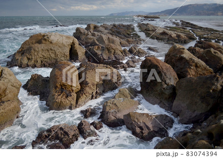 石川県輪島市鴨ヶ浦　海辺の風景 83074394