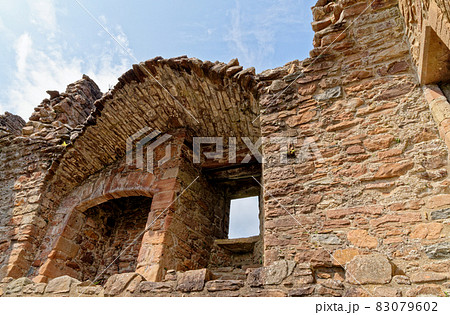 Urquhart Castle on the shore of Loch Ness 83079602