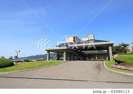 新潟　佐渡　丸ポストのある風景（ホテル大佐渡） 83080123