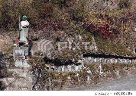 霊巌寺　参道の石仏群 83080298