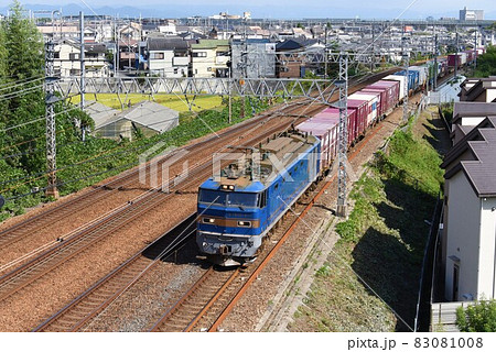 複々線東海道本線を行く長大貨物列車 83081008