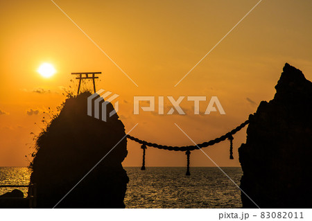 野母崎　夫婦岩の夕陽　【長崎市】 83082011