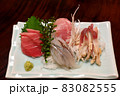 寿司屋の刺身盛り合わせ 83082555