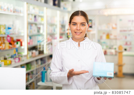 Doctor with drug package 83085747