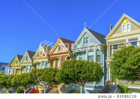A row of colorful Victorian houses known as Painted Ladies across from Alamo Square. Built between 1892 and 1896, these houses are among the most iconic symbols of San Francisco. 83086219