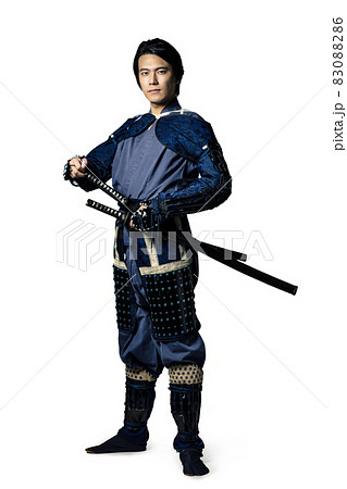 刀を抜くサムライ　武将　武士　時代劇 83088286