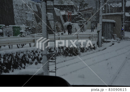 大雪で江ノ電　運休 83090615