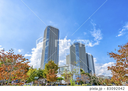 東京都世田谷区二子玉川の都市風景 タワーマンションと公園 東京都世田谷区二子玉川の都市風景 タワーマンションと公園 83092042
