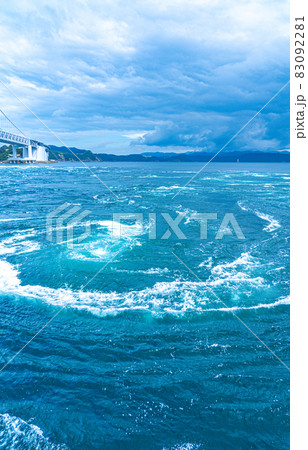 鳴門海峡の渦潮(徳島県鳴門市) 鳴門海峡の渦潮(徳島県鳴門市) 83092281