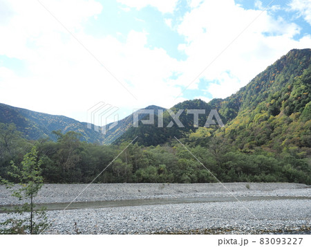 明神橋付近から眺める徳本峠 83093227