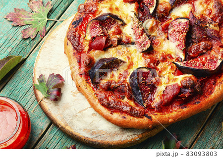 Tasty meat pizza with fig 83093803