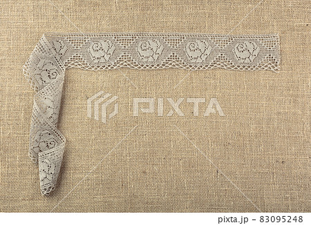 Laces on natural burlap. 83095248