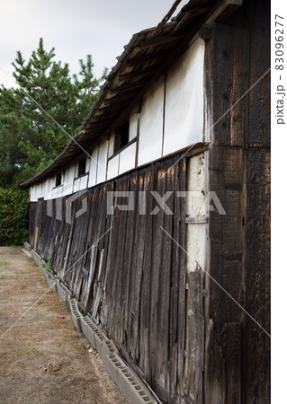 とても古くて美しい建物 83096277