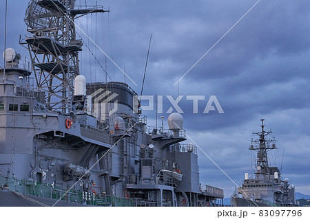 艦隊　停泊 83097796