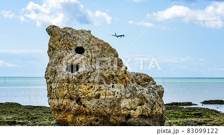 子宝岩 那覇空港を見渡す瀬長島の海岸 沖縄県 の写真素材