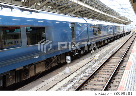 東海道線・上野東京ラインのゼロキロポスト 8・9番線 東京駅 東京都千代田区丸の内一丁目 東海道線・上野東京ラインのゼロキロポスト 8・9番線 東京駅 東京都千代田区丸の内一丁目 83099281