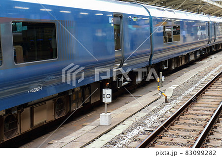 東海道線・上野東京ラインのゼロキロポスト　8・9番線 東京駅　東京都千代田区丸の内一丁目 83099282