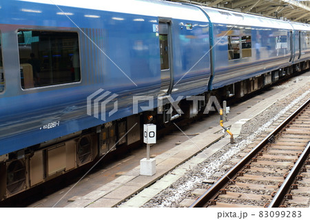 東海道線・上野東京ラインのゼロキロポスト　8・9番線 東京駅　東京都千代田区丸の内一丁目 83099283