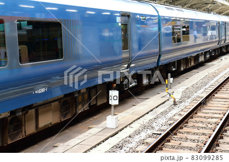 東海道線・上野東京ラインのゼロキロポスト 8・9番線 東京駅 東京都千代田区丸の内一丁目 東海道線・上野東京ラインのゼロキロポスト 8・9番線 東京駅 東京都千代田区丸の内一丁目 83099285