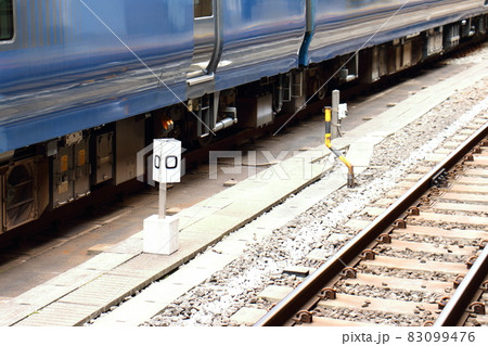 東海道線・上野東京ラインのゼロキロポスト　8・9番線 東京駅　東京都千代田区丸の内一丁目 83099476