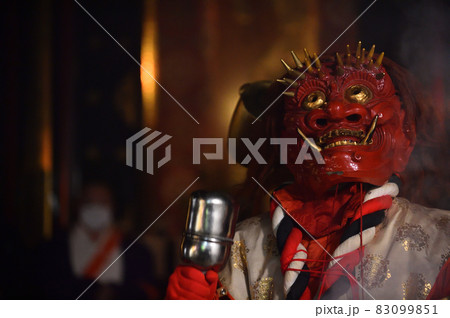書写山円教寺　魔尼殿の鬼追い式会　邪気を追い払う鬼の舞 83099851