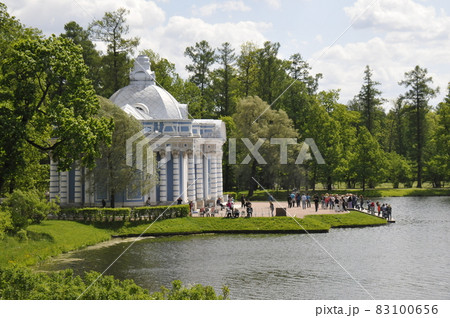 ロシア、サンクトペテルブルク、エカテリーナ宮殿、エカテリーナ公園、大池、グロット ロシア、サンクトペテルブルク、エカテリーナ宮殿、エカテリーナ公園、大池、グロット 83100656