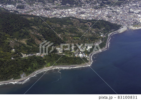 もんがわアグリパーク付近上空から湯河原駅方向を空撮 83100831