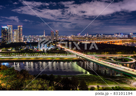Seoul night cityscape view, South Korea travel 83101194