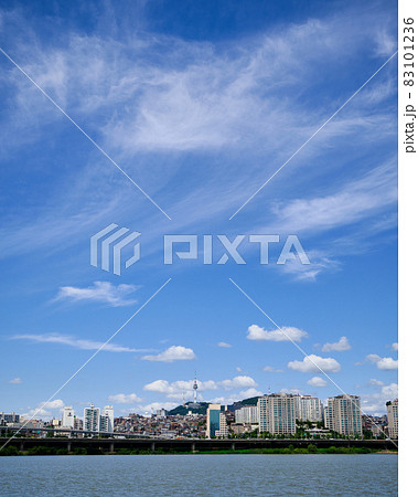 Seoul South Korea cityscape and the Han river Seoul South Korea cityscape and the Han river 83101236