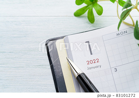 ペンと手帳2022 83101272