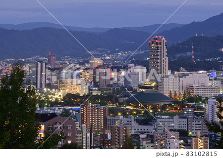 夕暮れ時の広島市（紙屋町方面） 83102815